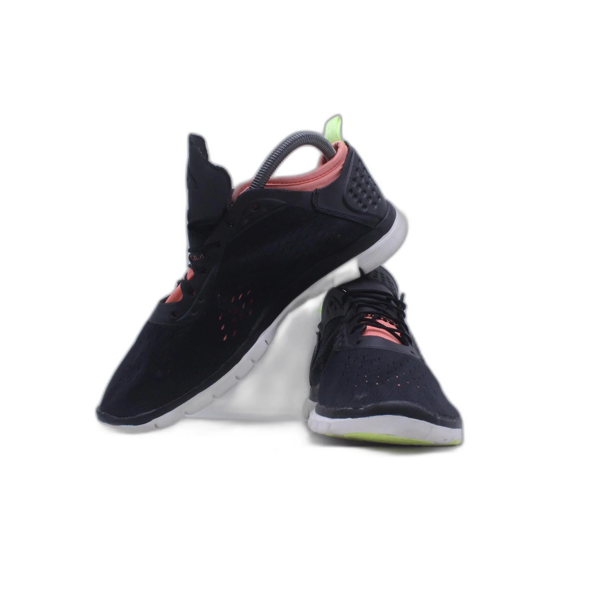 Black Athletic Shoe - Image 5