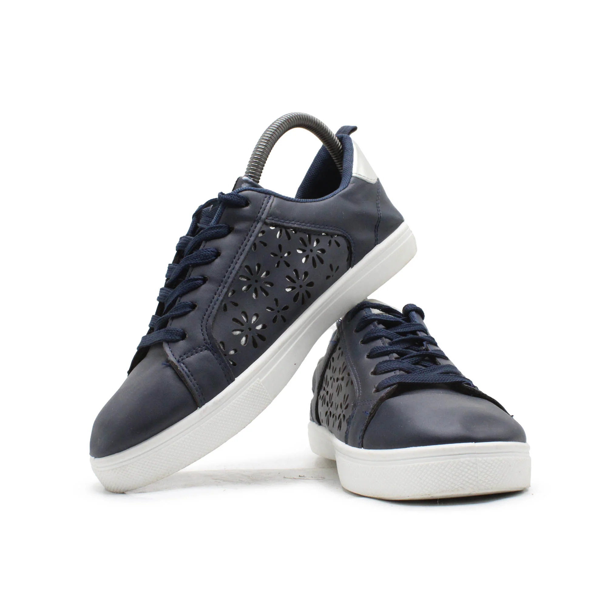 CLASSIC WOMENS CASUAL SNEAKER - Image 2