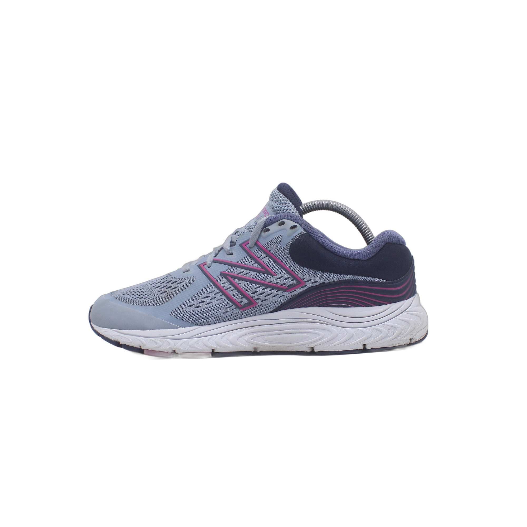 New Balance Women’s 840 V5 Sneaker - Image 2