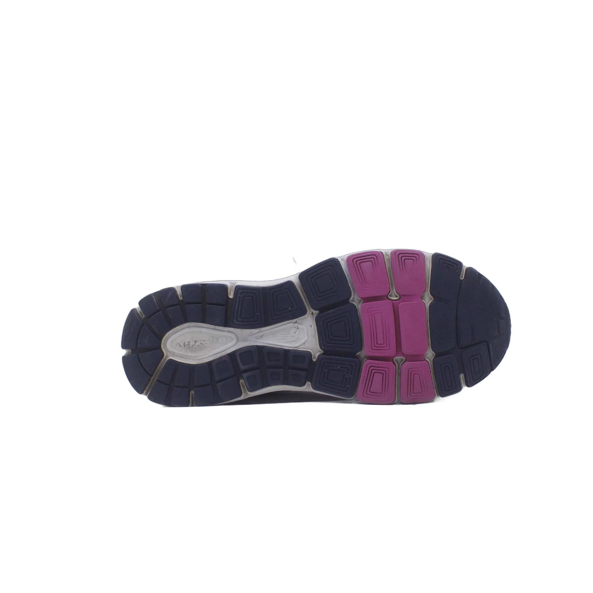 New Balance Women’s 840 V5 Sneaker - Image 3