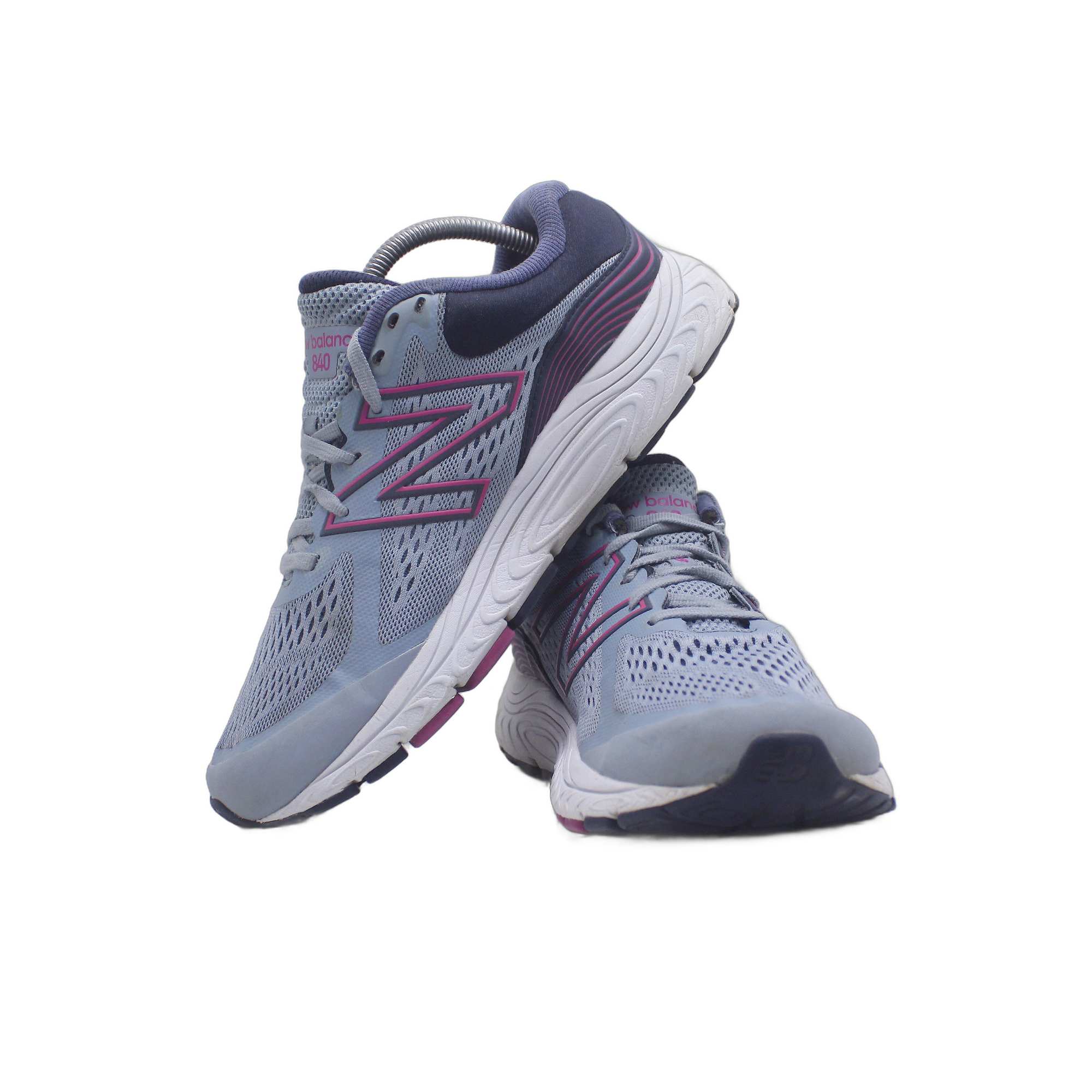New Balance Women’s 840 V5 Sneaker - Image 5