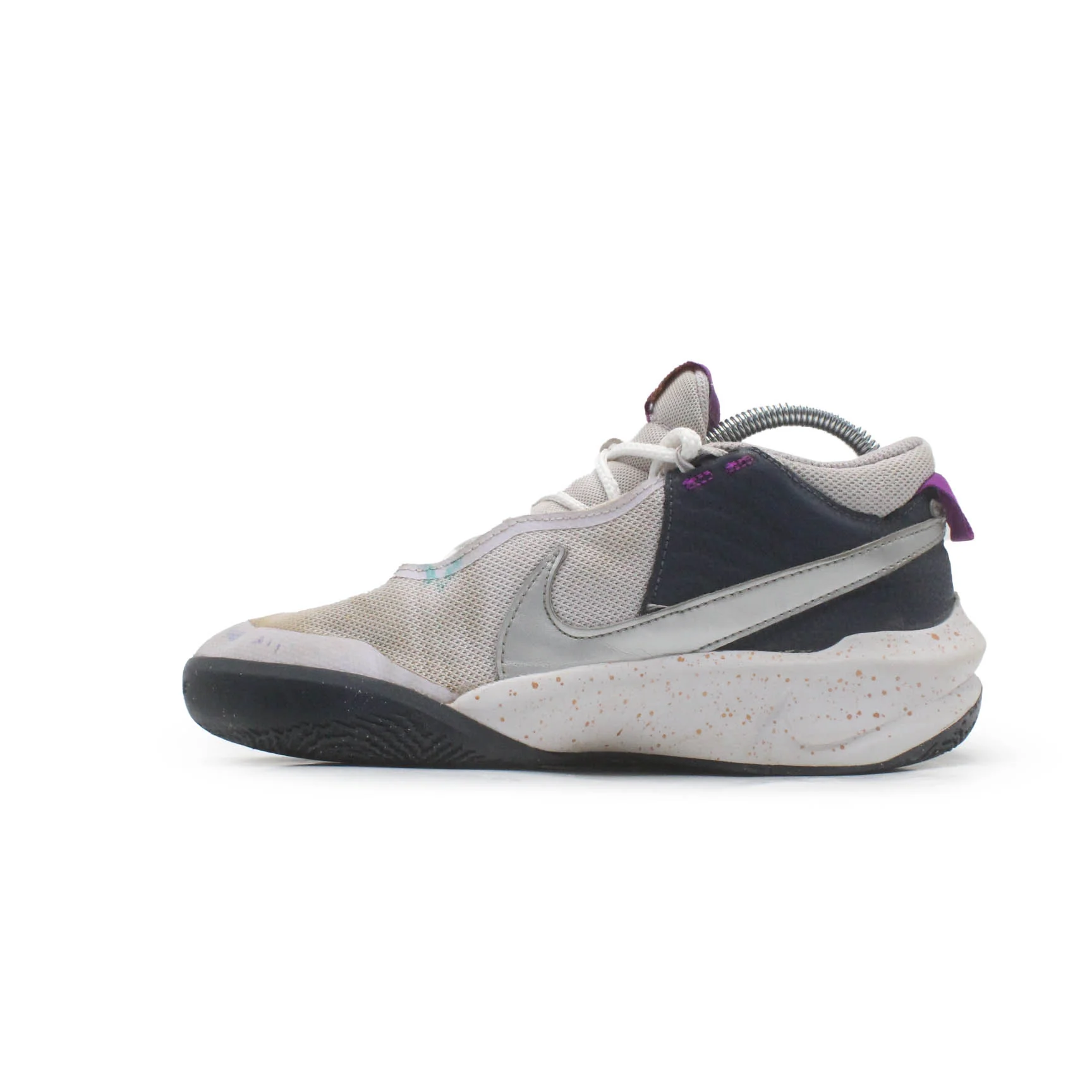 NIKE TEAM HUSTLE D 10 BASKETBALL SHOE - Image 3