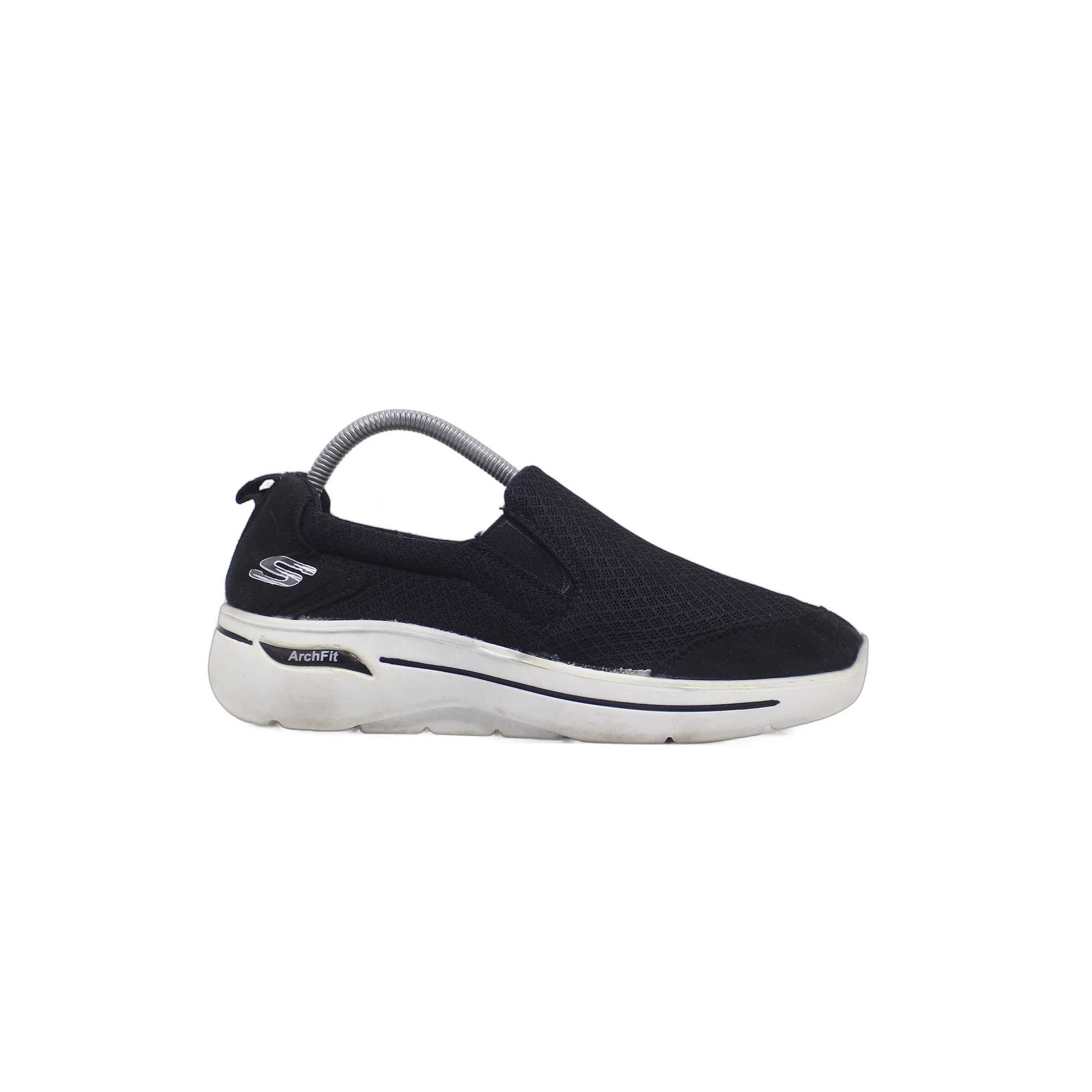 Skechers Ultra Go Arch Fit Black Slip On