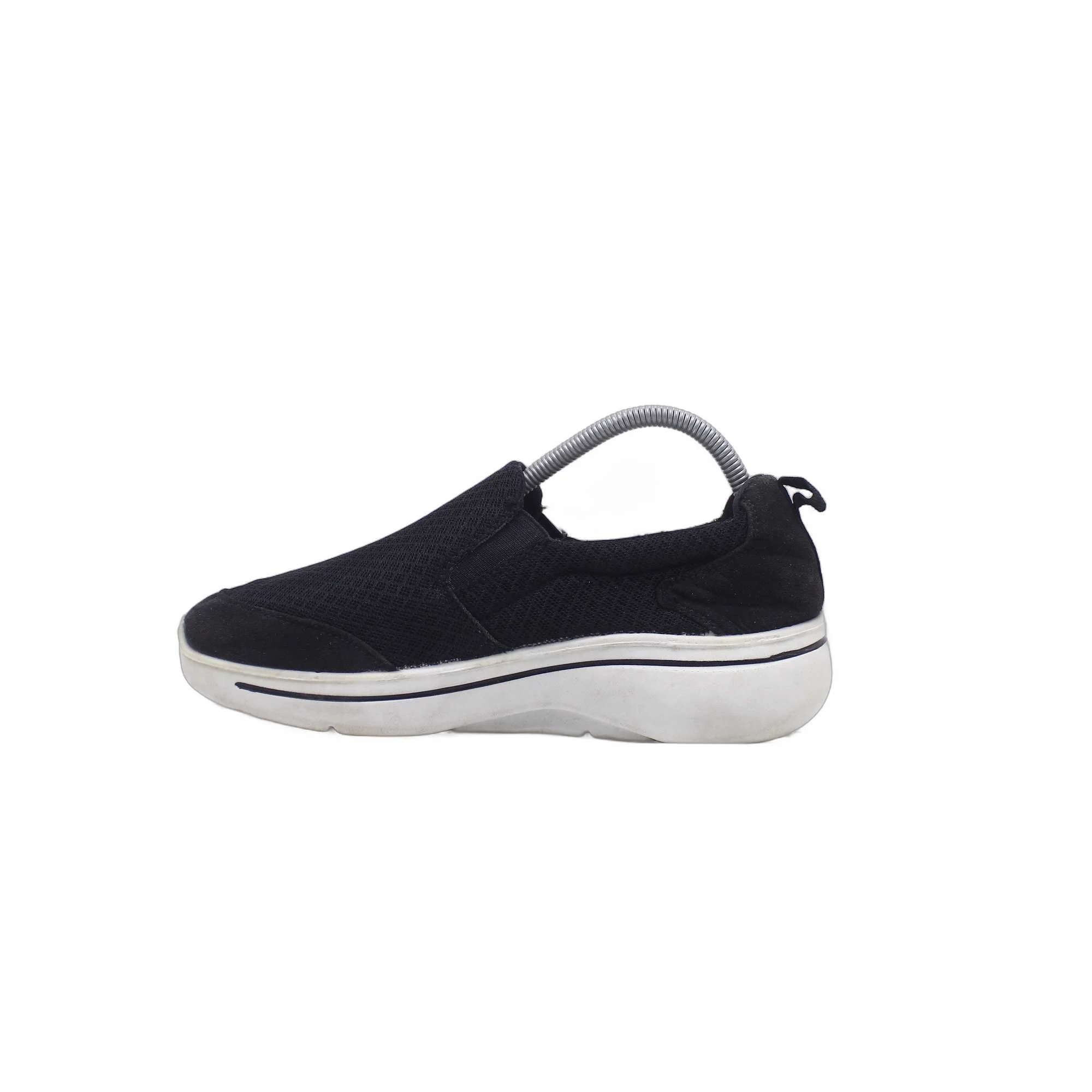 Skechers Ultra Go Arch Fit Black Slip On - Image 2
